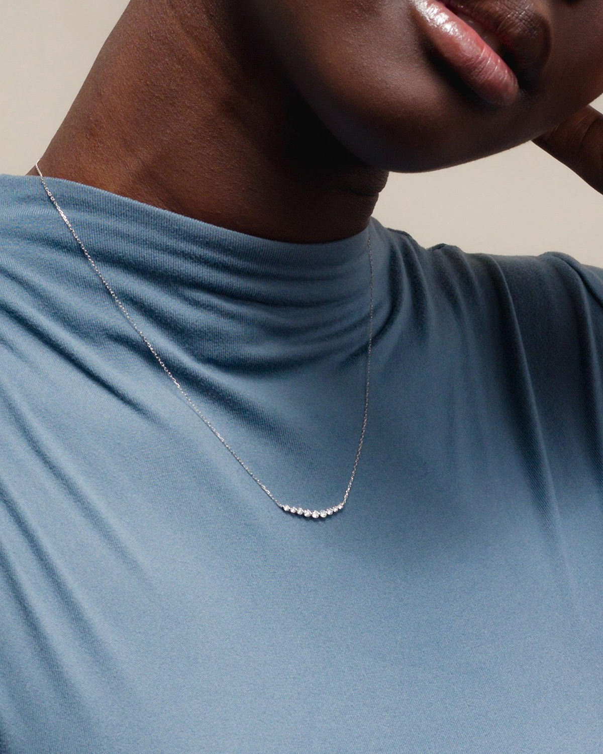 Graduated Curving Bar Necklace